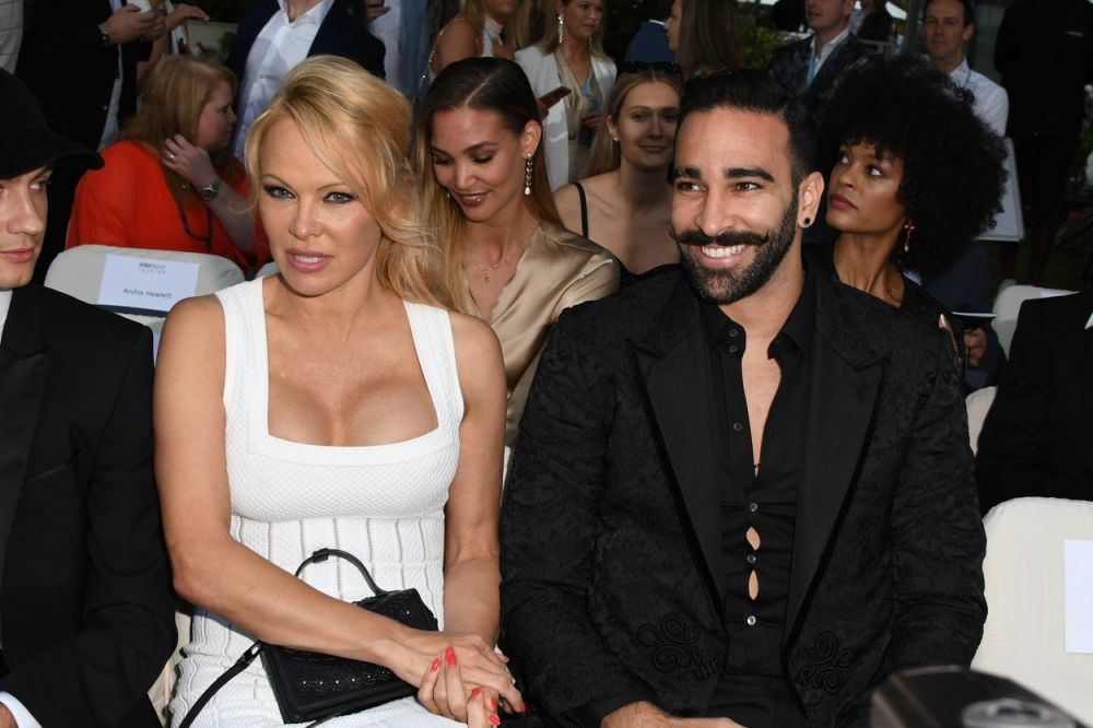 Cine este femeia cu care fotbalistul Adil Rami o &icirc;nșela pe Pamela Anderson
