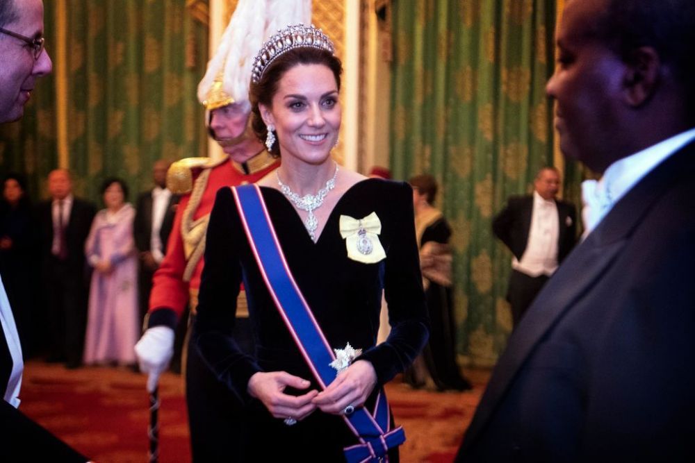 Kate Middleton, look demn de o regină. Ce apariție strălucitoare a avut la Buckingham Palace