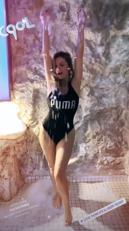 Andreea Bănică, super sexy la &icirc;nceput de an! Cum s-a lăsat filmată vedeta