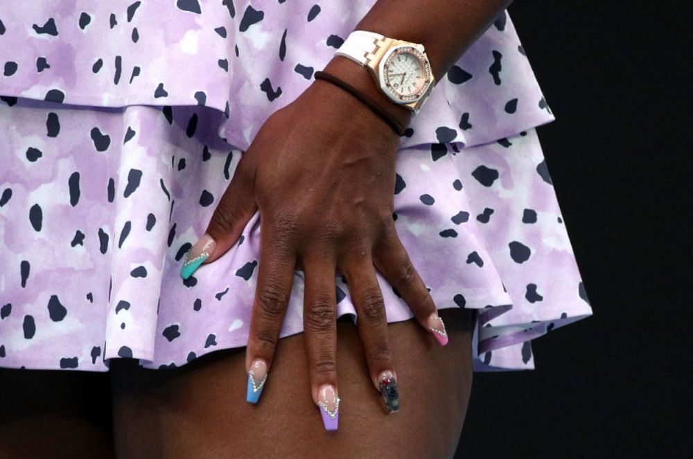 Serena Williams e obsedată de manichiură. Cu ce unghii false a apărut la Australian Open