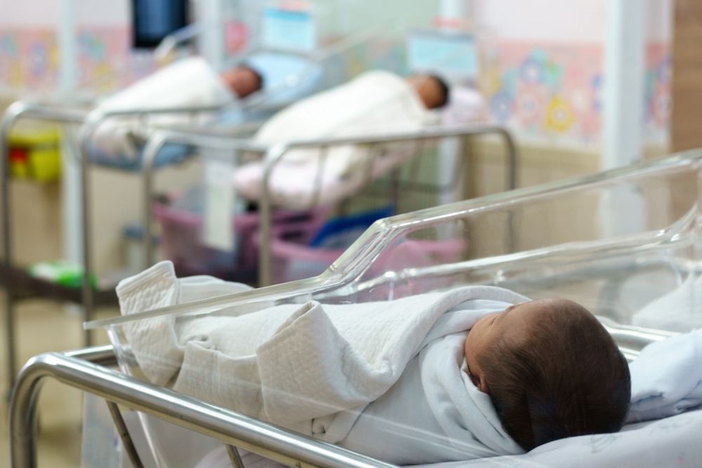 Femeia care a născut cvadrupleți identici &icirc;n plină pandemie de coronavirus și-a văzut copiii abia după două luni