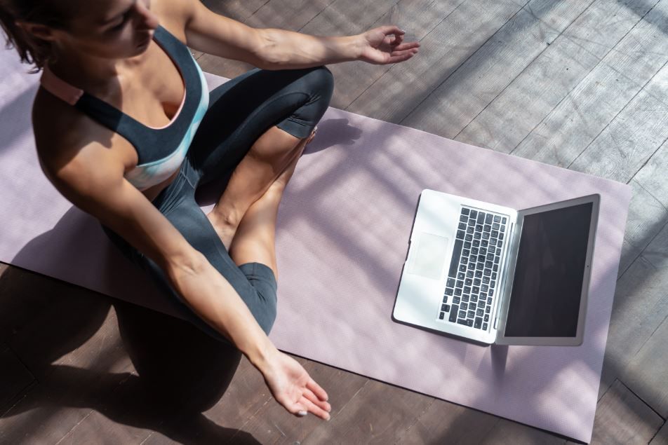 Yoga la tine acasă! Antrenează-te cu un instructor calificat, pentru tonifiere și relaxare