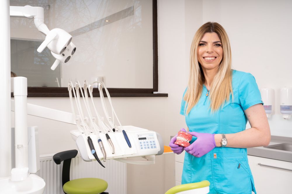 Dr. Denisa Zaharia, medic ortodont: “S-a dublat cererea pentru aparate dentare datorită purtării măștii”