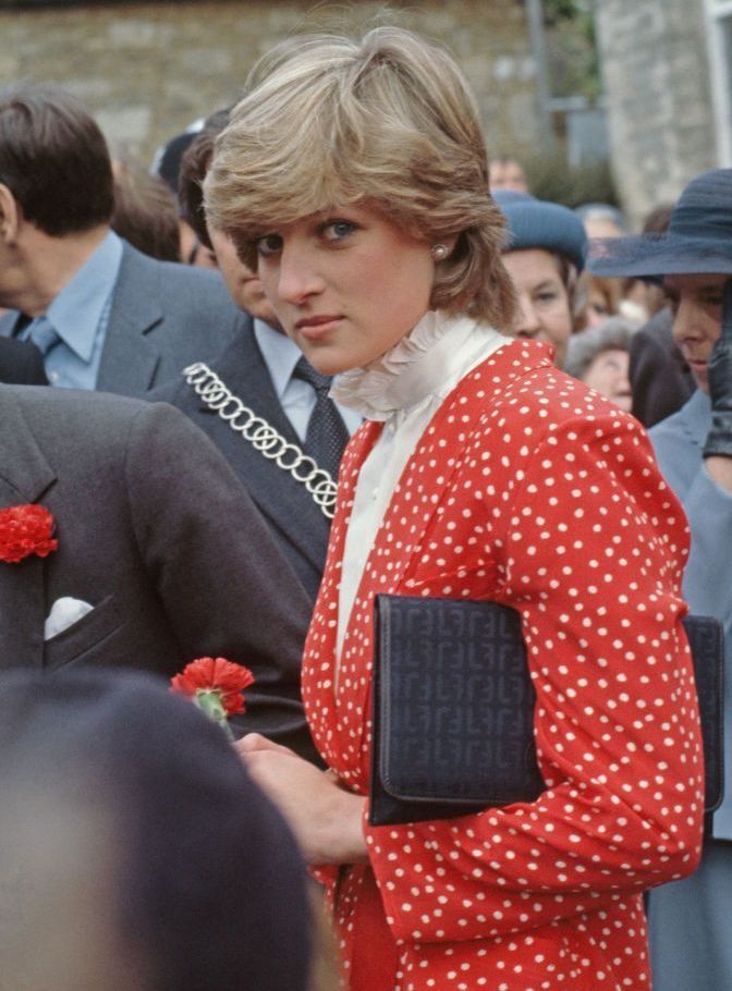 Copilăria nefericită a Prințesei Diana: părăsită de mama ei, a preluat acest rol de dragul fratelui mai mic