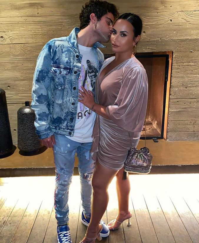 Demi Lovato și Max Ehrich s-au despărțit după șase luni de relație. Cei doi se logodiseră &icirc;n iulie