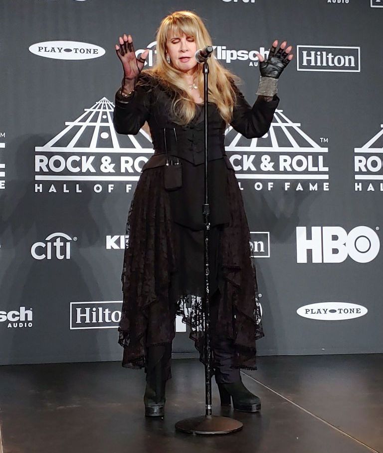 Stevie Nicks urăște botoxul, care i-ar fi distrus viața: &bdquo;M-a făcut să arăt ca fiica supărată a Satanei&rdquo;
