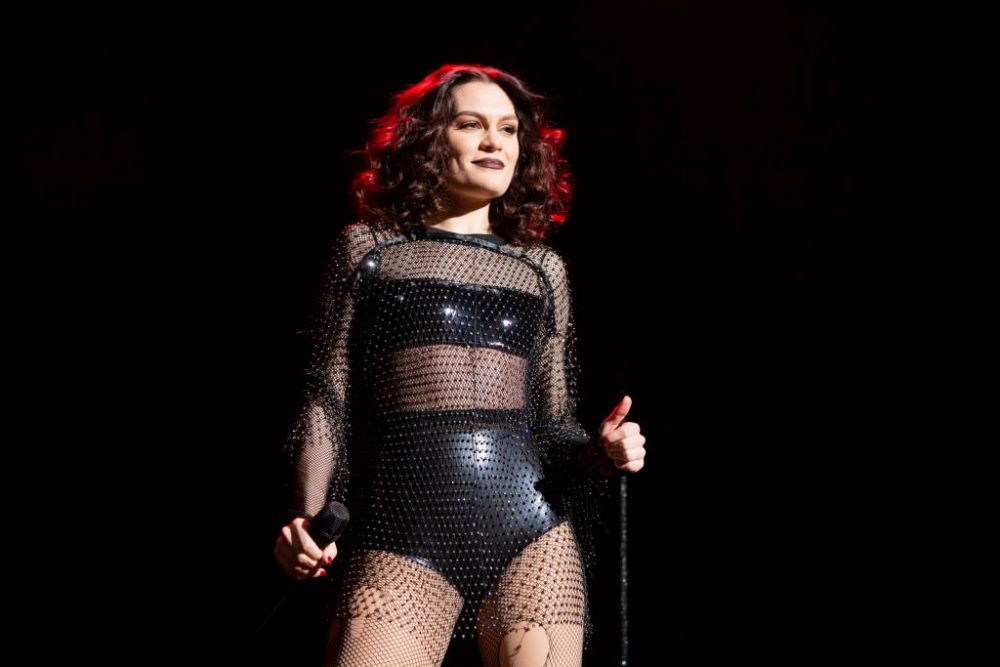 Jessie J s-a pozat goală &icirc;n fața oglinzii, iar fanii au reacționat pe măsură: Ești at&acirc;t de sexy