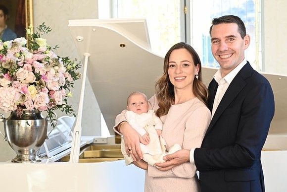 Fostul principe Nicolae și Alina Binder și-au botezat fetița. Imagini emoționante de la botez