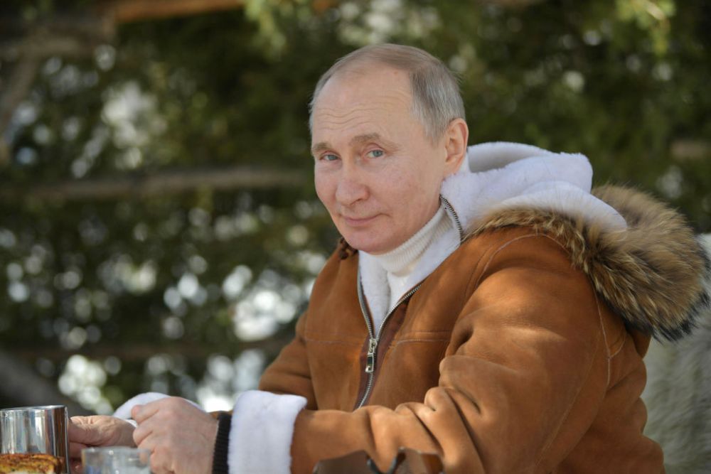 Președintele Putin, weekend de relaxare &icirc;n Siberia, &icirc;mbrăcat &icirc;n piele de oaie