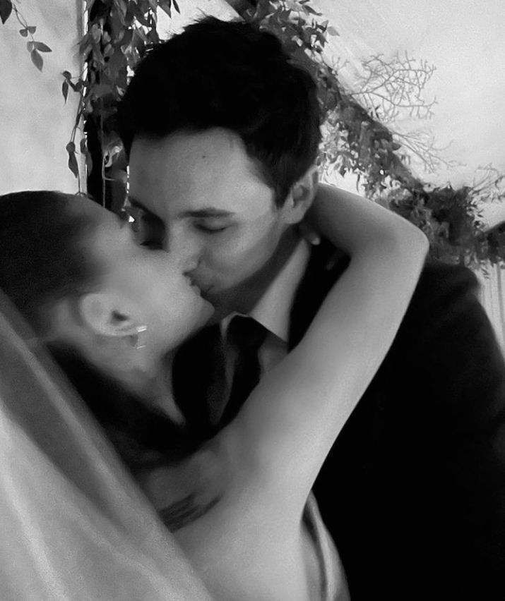 Imagini &icirc;n premieră de la nunta Arianei Grande cu Dalton Gomez. Peste 21 de milioane de oameni au apreciat pozele