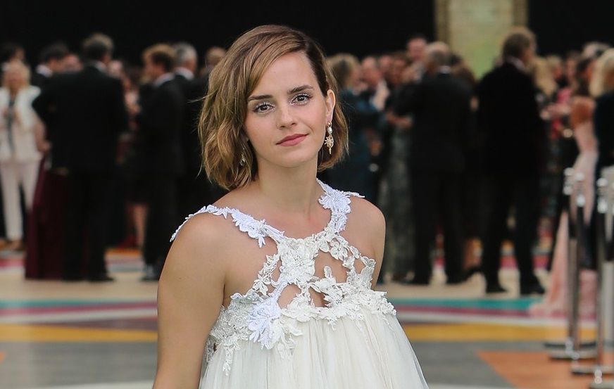 Pare &icirc;ntruchiparea eleganței, dar din profil arată total diferit. Cu ce ținută extravagantă a impresionat Emma Watson