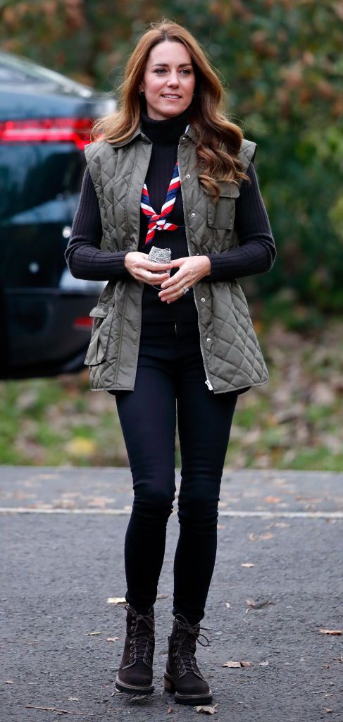 Kate Middleton, pozată cu geanta deschisă. Ce cară Ducesa de Cambridge cu ea