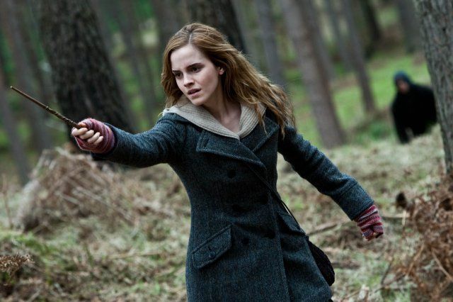 Emma Watson, surprinsă de paparazzi &icirc;n costum de baie! &Icirc;n ce ipostaze a fost fotografiată actrița