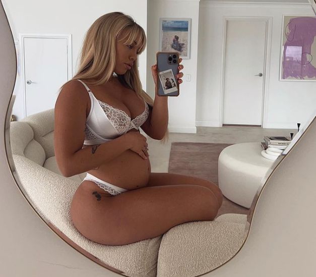 Cum arată cea mai sexy mămică de pe Instagram &icirc;n&nbsp; al doilea trimestru de sarcină. Ce exerciții de fitness face Tammy Hembrow