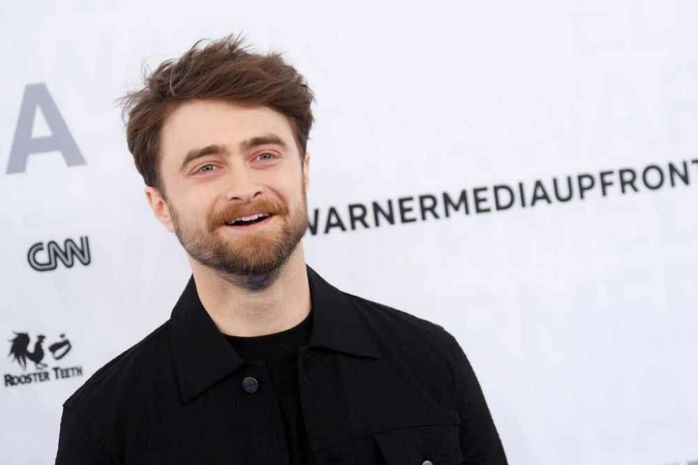 Daniel Radcliffe, de nerecunoscut &icirc;n cel mai nou rol! Cum a fost surprins pe platourile de filmare