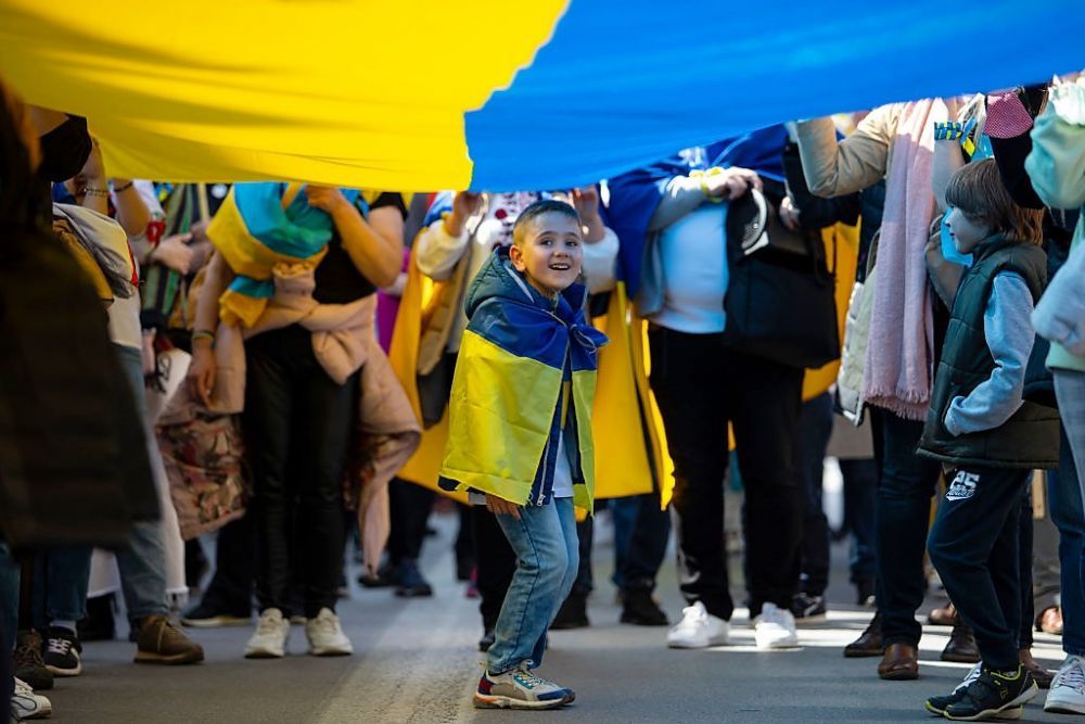 Mesaje pentru binefăcători. Mamele din Ucraina, gesturi disperate pentru siguranța copiilor lor