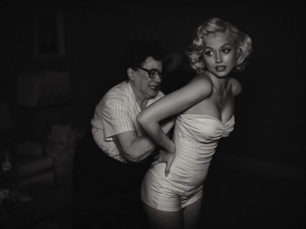Fosta iubită a lui Ben Affleck, Ana de Armas, seducătoare &icirc;n rolul lui Marilyn Monroe