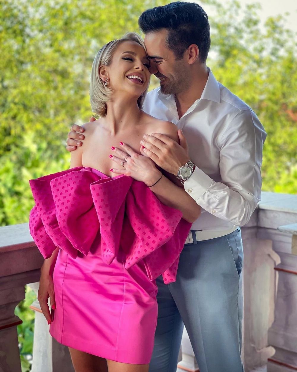 Sandra Izbașa, superbissimă &icirc;ntr-o rochie roz. Ce declarație i-a făcut soțul ei?