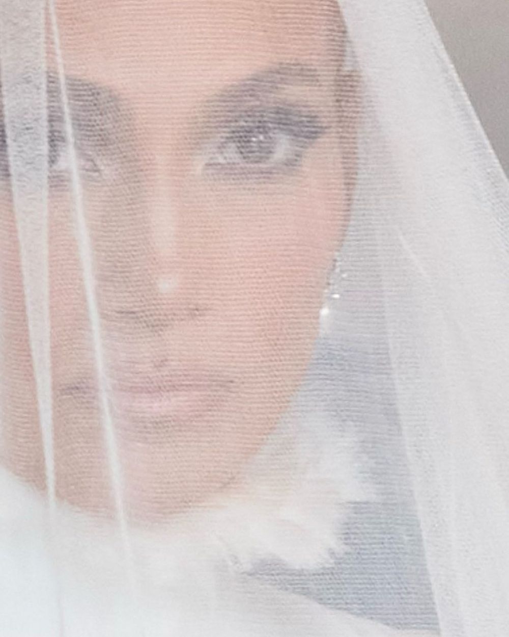 &Icirc;n sf&acirc;rșit! Primele imagini cu cele trei rochii de mireasă ale lui Jennifer Lopez: artista a postat fotografii de la nuntă