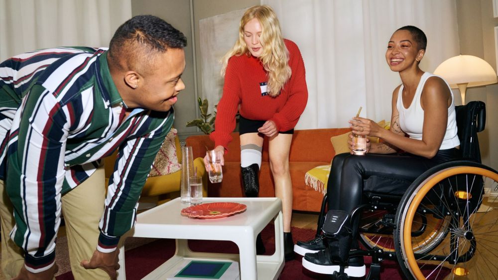 (P) Zalando lansează prima colecție de Fashion Adaptabil adresată persoanelor cu dizabilități