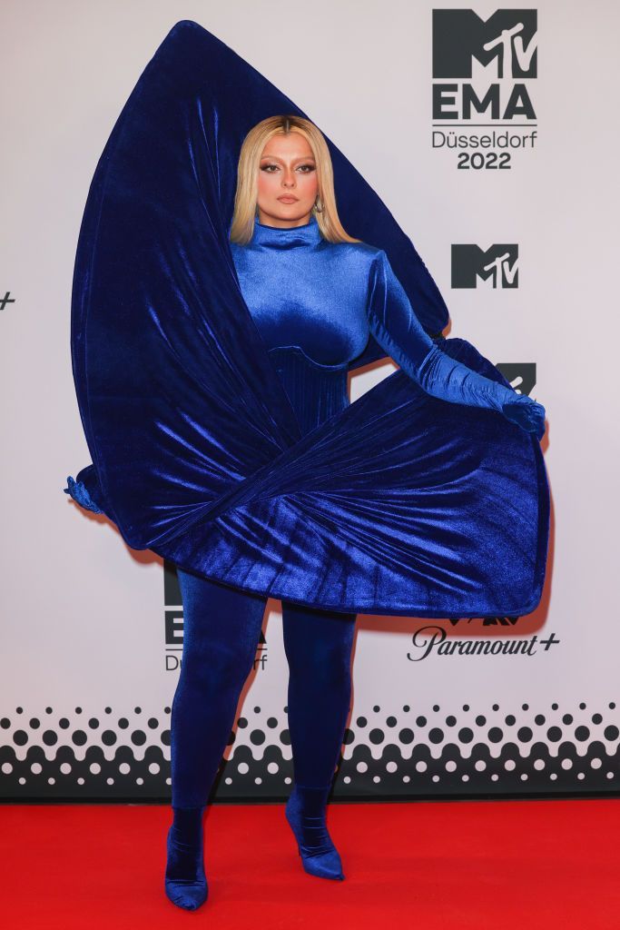 Ținutele purtate de vedete la premiile MTV EMA 2022. Cine a fost c&acirc;știgătorul serii