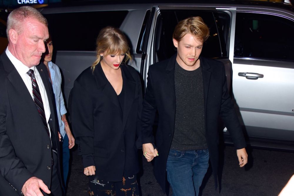 Taylor Swift și Joe Alwyn s-au despărțit după șase ani de relație. Fanii cred că au găsit motivul separării