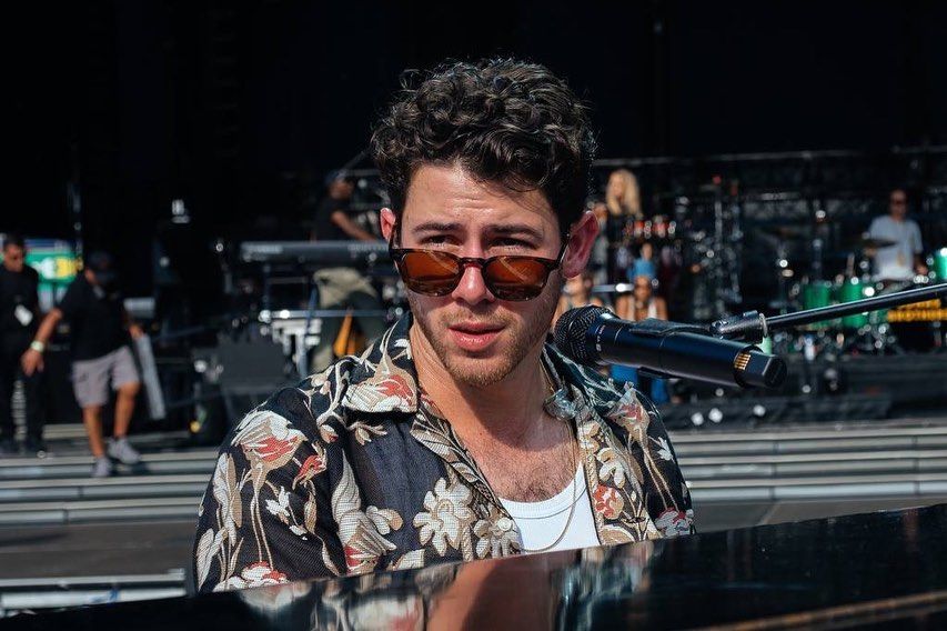 Nick Jonas a suferit un accident pe scenă, &icirc;n timpul unui concert. Imaginile au fost surprinse de un fan și postate pe internet