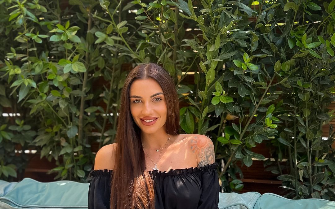 Ana Porgras a rupt gura târgului direct din Dominicană. Fosta concurentă de la Survivor All Stars s-a pozat în ipostaze provocatoare, pe marginea piscinei